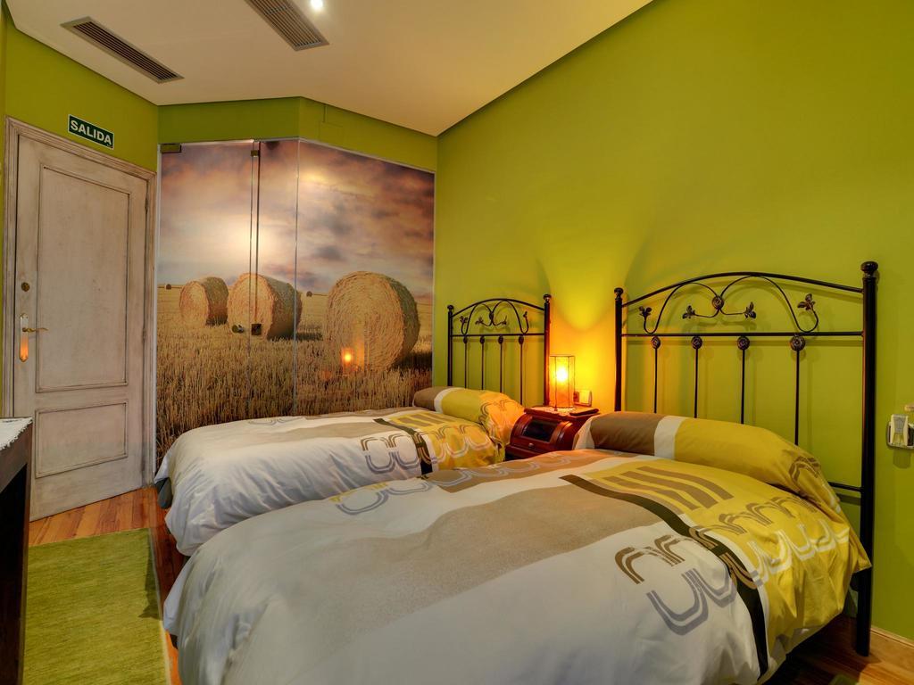 Hostal Rural Txapi Txuri Logis Hotels Murillo el Fruto Exterior foto